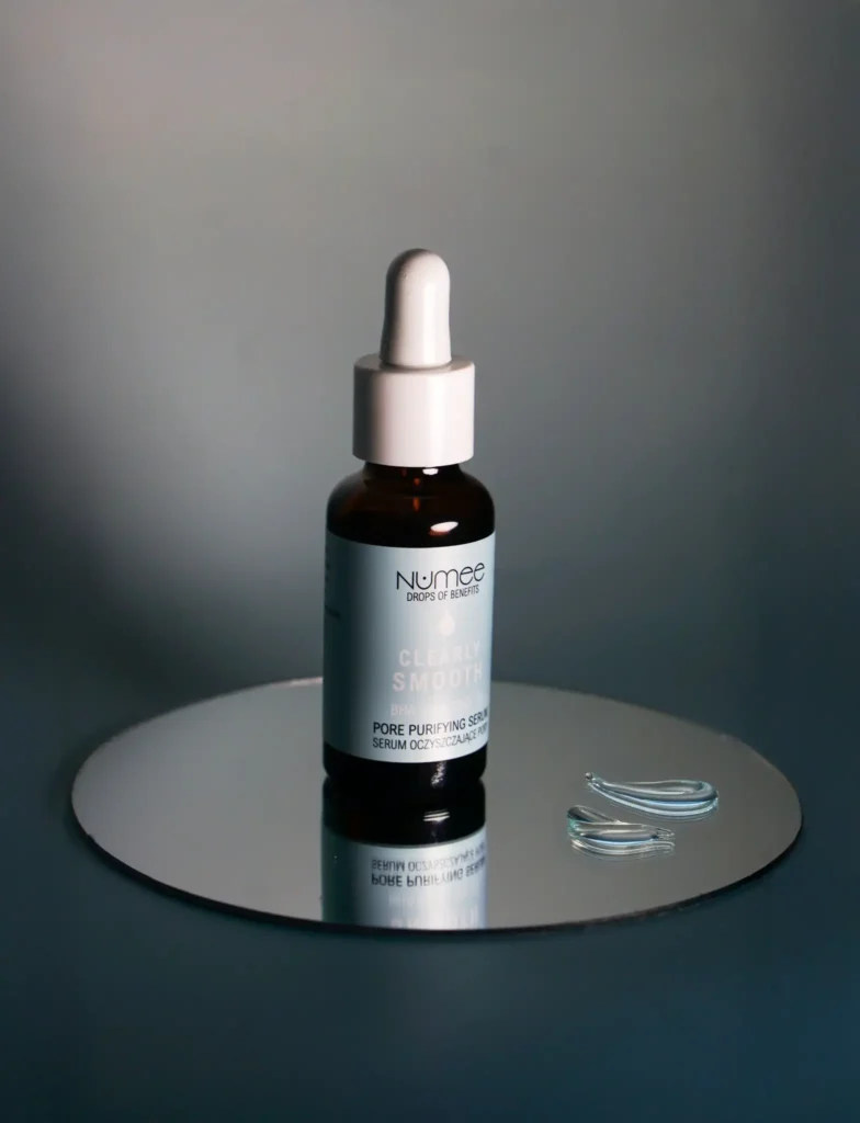 Trzecie zdjęcie produktowe serum na oczyszczenie porów.